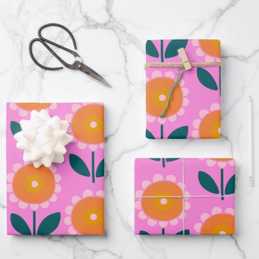 Cute Scandinavian Flowers in Pink and Oranje Inpakpapier Vel (Voorkant)