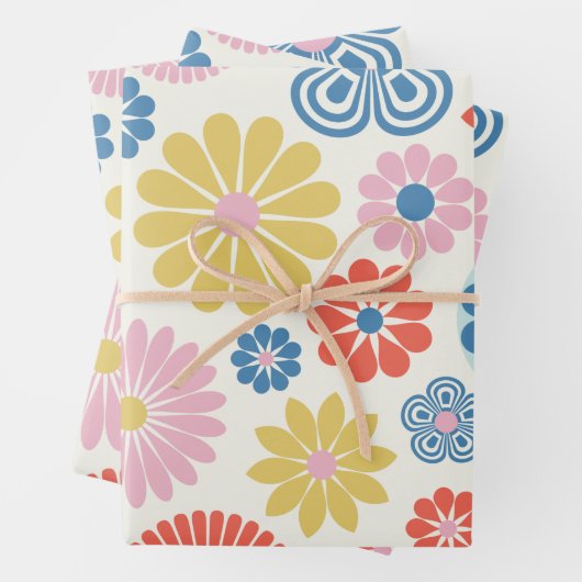 Cute Scandinavian Folk Flowers in Red Yellow Blue Inpakpapier Vel (In situ)