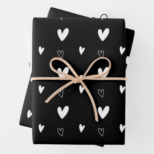 Cute Scandinavian Heart Pattern Black and White Inpakpapier Vel (In situ)