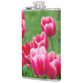 Cute scarlet tulips in the garden heupfles (Links)