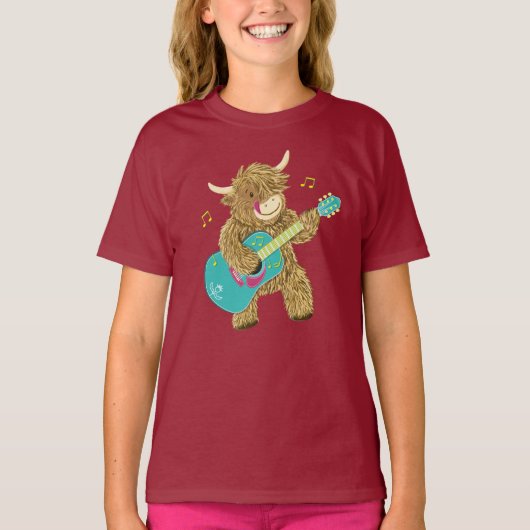 Cute Scottish Highland Koe Plays Guitar T-Shirt (Voorkant)
