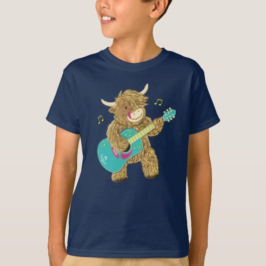 Cute Scottish Highland Koe Plays Guitar T-Shirt (Voorkant)