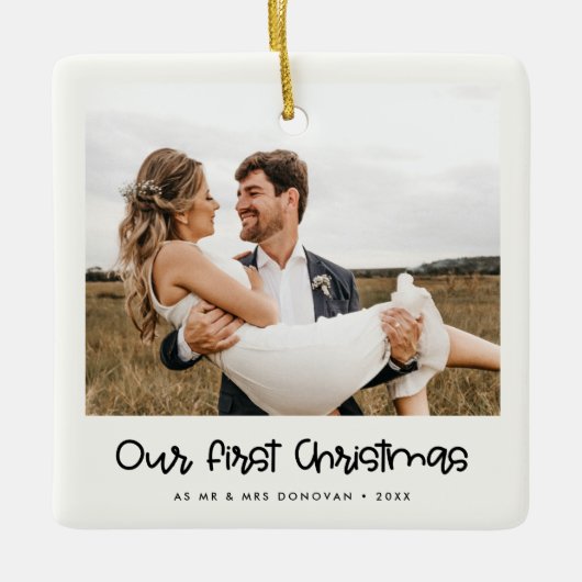 Cute script Onze eerste kerstfoto Keramisch Ornament (Voorkant)