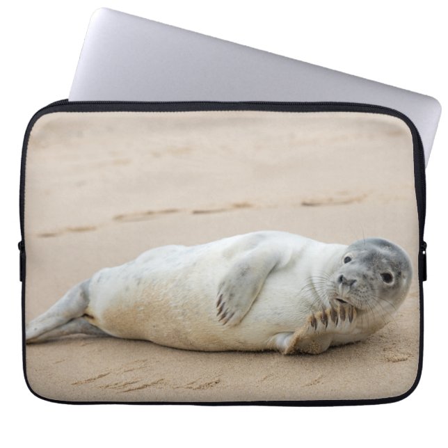 Cute Seal Posing on a Beach Laptop Sleeve (Voorkant)