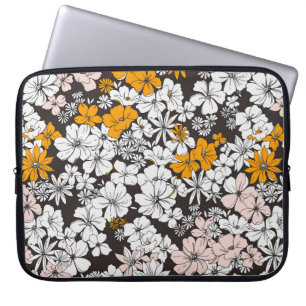 Cute Seamless Ditsy Floral Pattern. Colorful flowe Laptop Sleeve