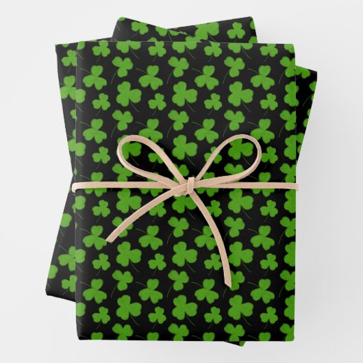 Cute Shamrock Pattern Black Inpakpapier Vel (In situ)