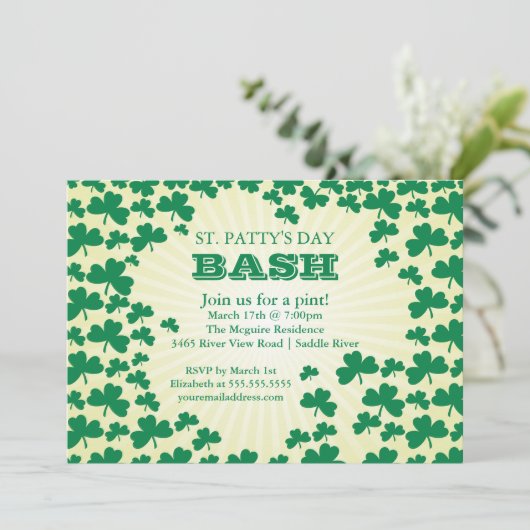 Cute Shamrock St. Patrick's Day Party Invitation Kaart (Staand voorkant)