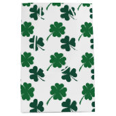 Cute shamrocks four leaf clovers tiled pattern medium cadeauzakje (Voorkant)