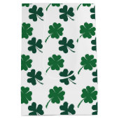 Cute shamrocks four leaf clovers tiled pattern medium cadeauzakje (Achterkant)