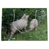Cute Sheep Eating Leaves Gift Bag Groot Cadeauzakje (Voorkant)