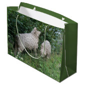 Cute Sheep Eating Leaves Gift Bag Groot Cadeauzakje (Achterkant Gekanteld)