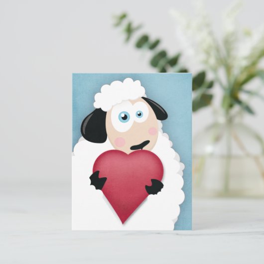 Cute Sheep Holding Love Heart Briefkaarten (Staand voorkant)