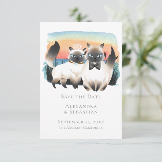 Cute Siamese Cat Couple Save the Date Wedding Kaart (Staand voorkant)
