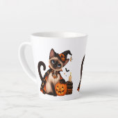 Cute Siamese Cat Witch Halloween Latte Mok (Linkerhoek)