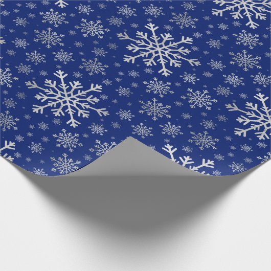 Cute Silver Grey kerstsnowflakes op blauw Cadeaupapier (Hoek)