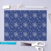 Cute Silver Grey kerstsnowflakes op blauw Tissuepapier (Craft)