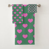 Cute Simple Preppy Pink and Green Heart Pattern Bad Handdoek (Insitu)