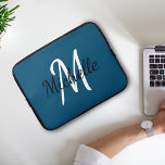 Cute Simple Stylish Monogram Name Initiaal Blue Laptop Sleeve<br><div class="desc">Laptop hoesje met een donkerblauwe achtergrond en een wit aangepast monogram,  eerste initiaal en voornaam.</div>