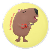 Cute singing capybara ukulele cartoon keramische knop (Voorkant)