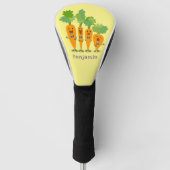 Cute singing carrot cartoon illustratie golfheadcover (Voorkant)