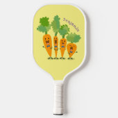 Cute singing carrot cartoon illustratie pickleball paddle (Achterkant)