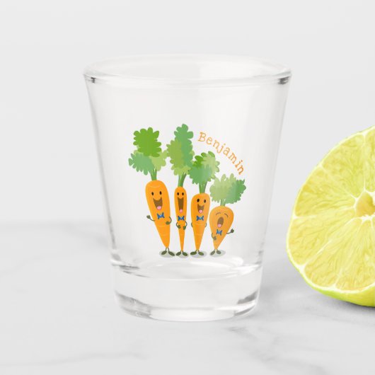 Cute singing carrot cartoon illustratie shot glas (Voorkant)