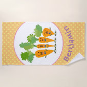 Cute singing carrot cartoon illustratie strandlaken (Voorkant)