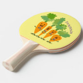 Cute singing carrot cartoon illustratie tafeltennisbatje (Voorkant Gekanteld)