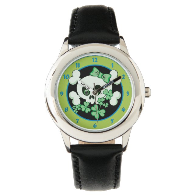 Cute Skull met Shamrocks Horloge (Voorkant)