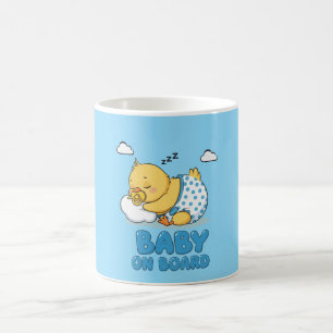 Cute slapende babykuiken 'Baby in de auto' waarsch Koffiemok
