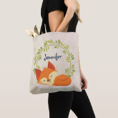 Cute Slapende Oranje vos met groene bladeren, Wrea Tote Bag (Dichtbij)