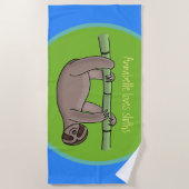 Cute slapy sloth hangt op groene bamboe cartoon strandlaken (Voorkant)