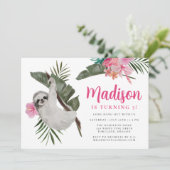Cute Sloth and Hibiscus Flowers Oerwoud Birthday Kaart (Staand voorkant)