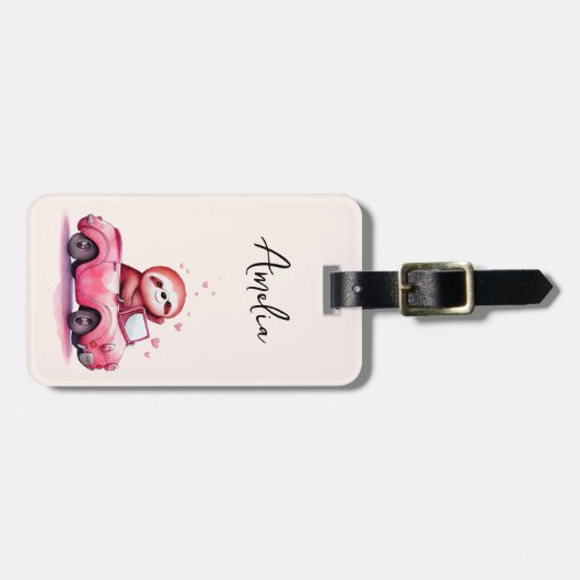 Cute Sloth Driving a Pink Convertible Bagagelabel (Voorkant horizontaal)