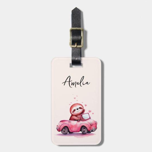 Cute Sloth Driving a Pink Convertible Bagagelabel (Voorkant verticaal)