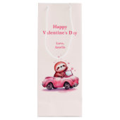 Cute Sloth Driving a Pink Convertible Valentine's  Wijn Cadeautas (Achterkant)