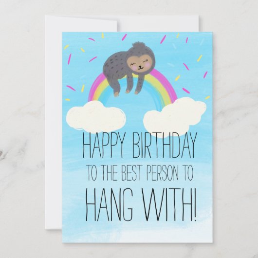Cute Sloth Hangen op Rainbow Birthday Friend Kaart (Voorkant)