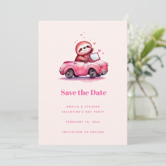 Cute Sloth in a Pink Convertible Save The Date (Staand voorkant)