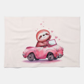 Cute Sloth in a Pink Convertible Theedoek (Horizontaal)