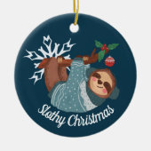Cute Sloth in Sweater voor een Slaapse Kerstmis Keramisch Ornament (Voorkant)