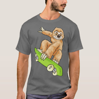 Cute Sloth is skateboarding T-shirt