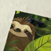 Cute Sloth Jungle Pattern – Green Leaf Design Strandlaken (In situ)