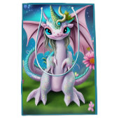 Cute Smiling Baby Dragon met Flowers Medium Cadeauzakje (Voorkant)