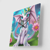 Cute Smiling Baby Dragon met Flowers Vierkante Klok (Hoek)