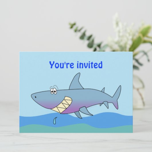 Cute Smiling Cartoon Shark Party-uitnodigingen Kaart (Staand voorkant)