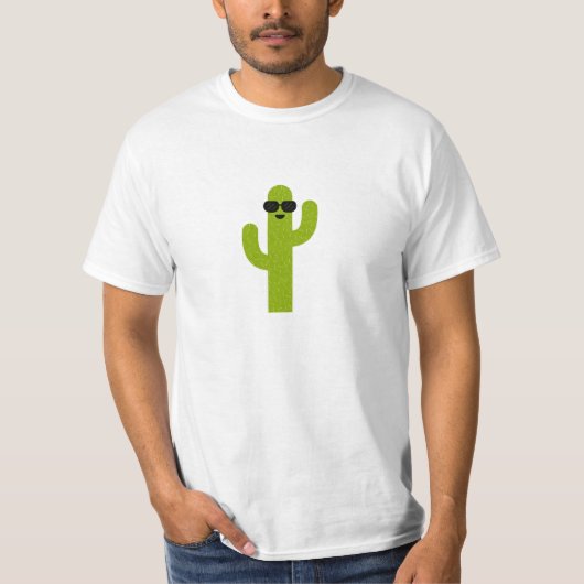 Cute Smiling Green Cactus Wearing Sunglazen T-shirt (Voorkant)
