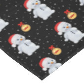 Cute Snowman en Snowflakes op zwart Tafelkleed (Gekanteld)