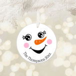 Cute Snowman Face Personalized Ornament<br><div class="desc">Deze Cute Persoonlijke kerstsnowman Face Ceramic Ornament is dit jaar zeker een winnaar voor familie en vrienden. Het heeft een modern design aan beide zijden van een schattig sneeuwgezicht op witte ronde siervoorwerpen. Gepersonaliseerd met familienaam of aangepaste tekst in trendy zwarte letters. Het maakt een geweldig cadeauidee voor vrienden of...</div>