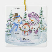 Cute Snowman Familie van 3 Gepersonaliseerde Kerst Keramisch Ornament (Voorkant)