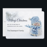 Cute Snowman in Winter Fotografie Kerstmis Feestdagenkaart<br><div class="desc">Een platte kerstkaart met een schattige foto met een kleine sneeuwpop. In de winter stond hij buiten met sneeuw die om zich heen viel. Deze schattige kleine jongen is gekleed in blauw gebreide buitenkleding. Een witte/grijze vlek op de achtergrond.</div>